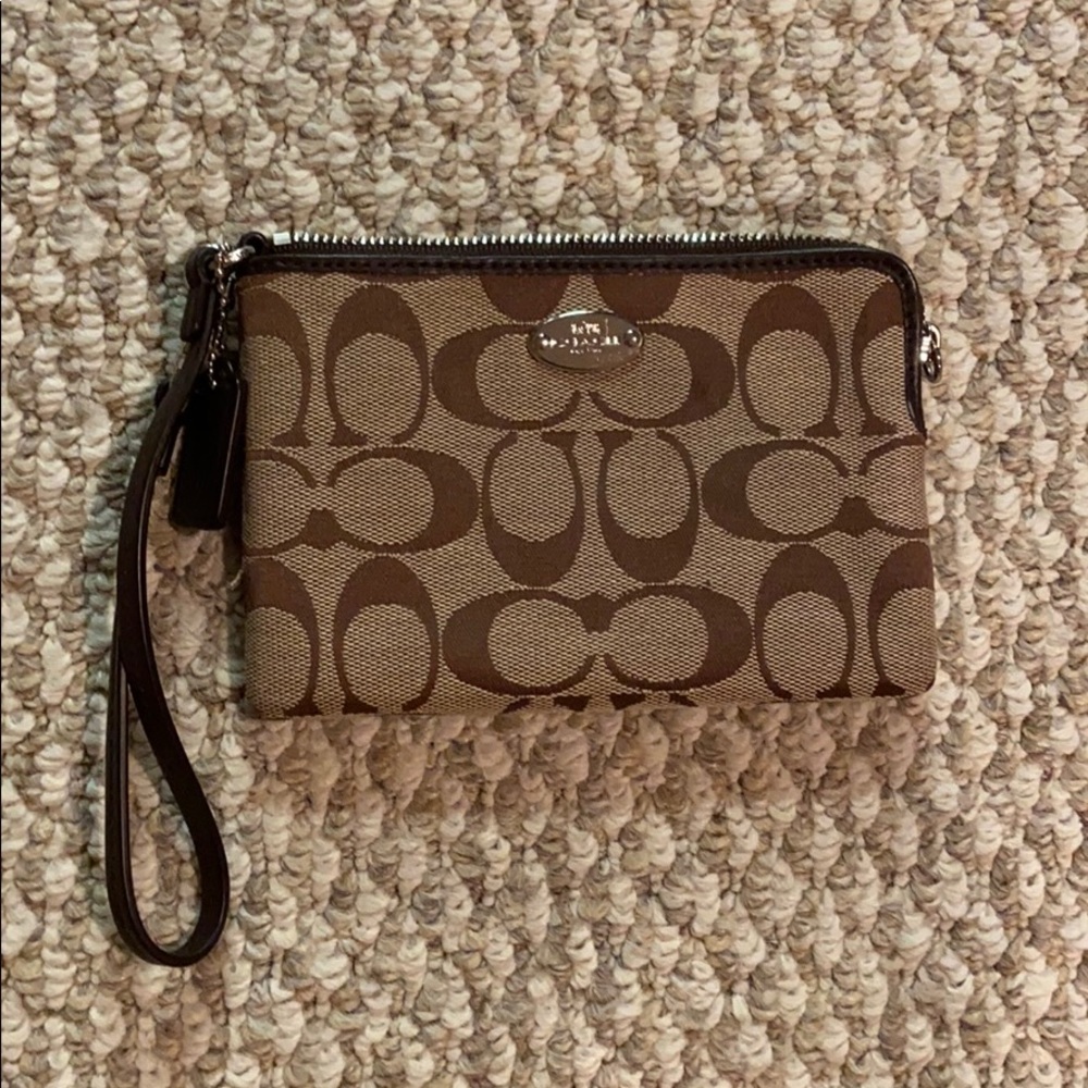 Coach wristlet - Picture 1 of 1